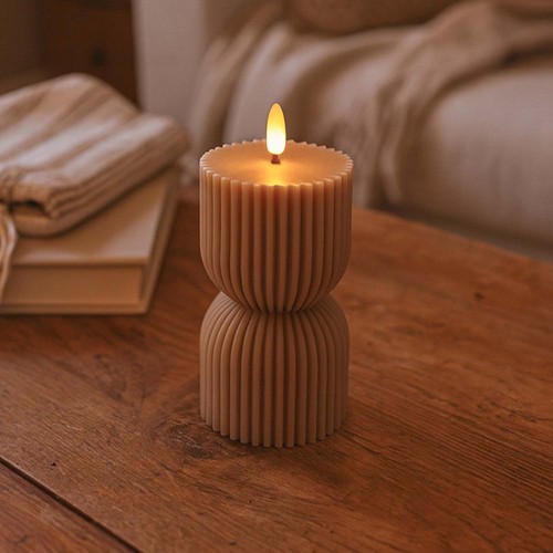 Bougie sablier LED 13,5cm, effet flamme, marron - Ø7,5cm, télécommande, minuterie, vraie cire