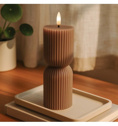 Bougie sablier LED 23cm, effet flamme, marron - Ø7,5cm, télécommande, minuterie, vraie cire