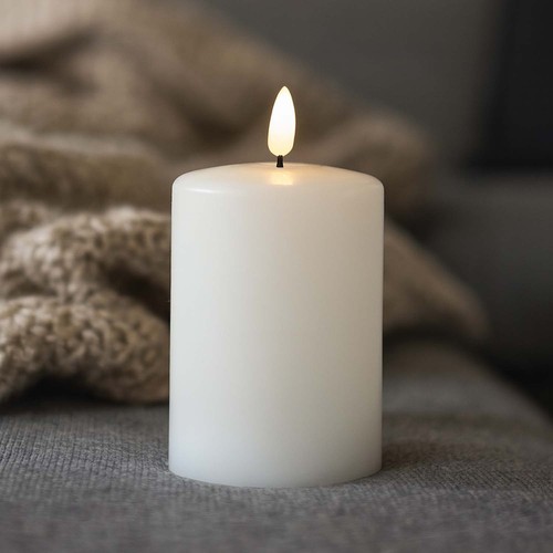 LED Blockljus 10cm hög, smält-look, flameffekt - Ø7,5cm, 10cm hög, fungerar m. fjärrkontroll, äkta stearin