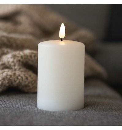 LED Blockljus 10cm hög, smält-look, flameffekt - Ø7,5cm, 10cm hög, fungerar m. fjärrkontroll, äkta stearin