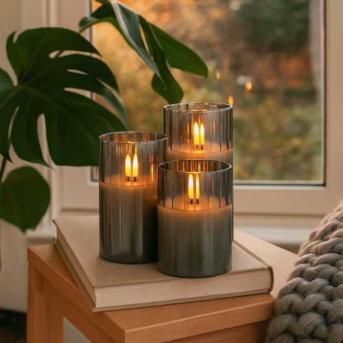 Set de 3 bougies LED sous verre fumé Ø7,5cm, effet flamme - Avec télécommande et minuterie, 10/12,5/15cm de haut, véritable cire