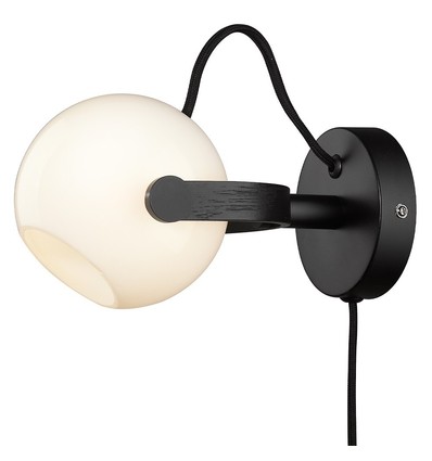 Outlet: Halo Design - D.C Vägglampa Ø12 G9, Opal med eksvart